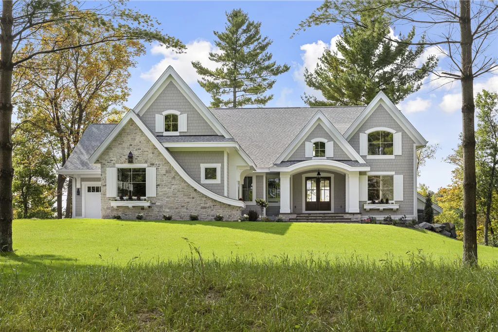 Coastal Cottage on the Bluff - Exterior 1