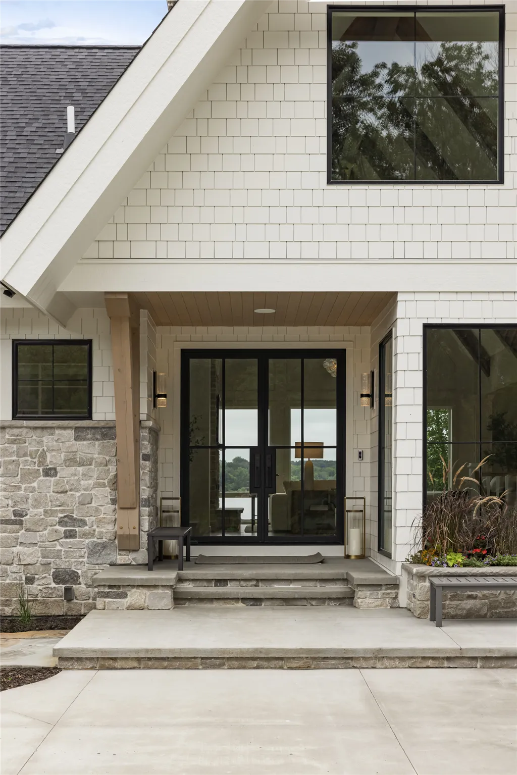 Big Carnelian Lake Cottage Retreat Entryway Closeup View