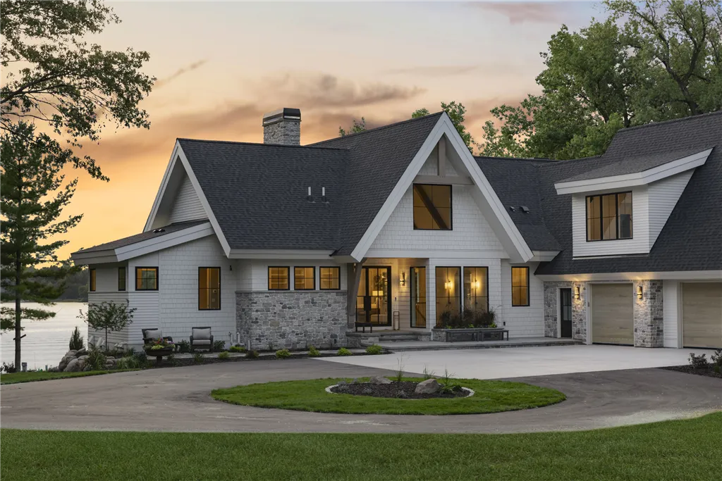 Luxurious suburban home with a spacious driveway in Stillwater, Minnesota.