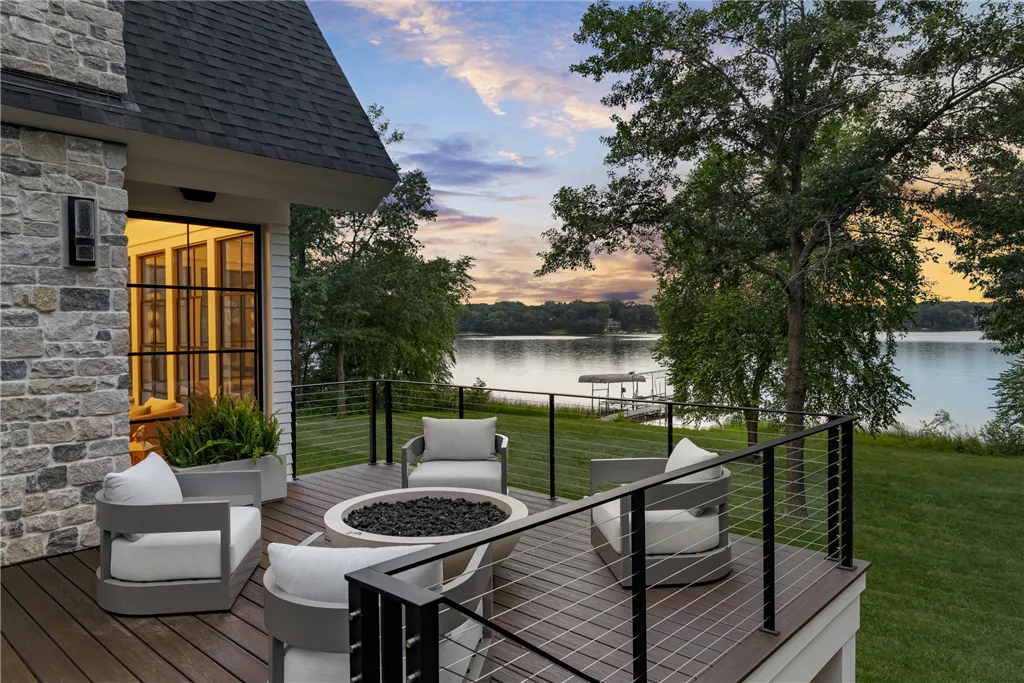 Luxurious lakeside bungalow with garden and patio by a lake.