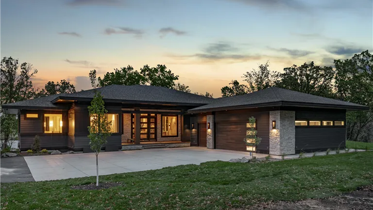 Hidden Waters Lakeview Modern: Side Angle of Front Driveway